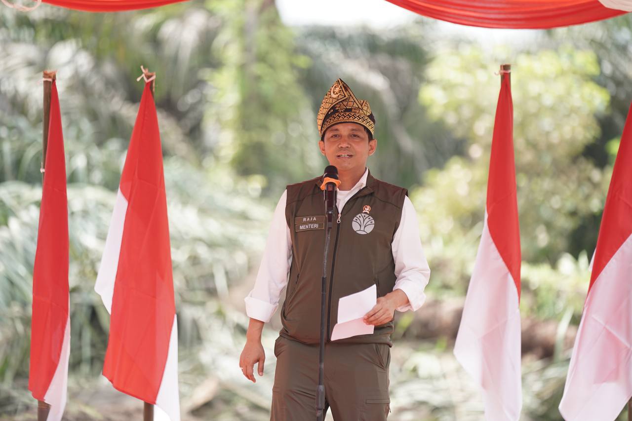 Menhut Raja Juli Antoni melakukan kunjungan kerja (kunker) ke Provinsi Riau (foto/yuni)